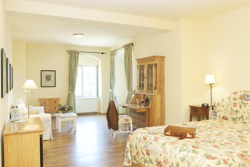 Hotel Schloss & Gut Ulrichshusen ภายนอก รูปภาพ