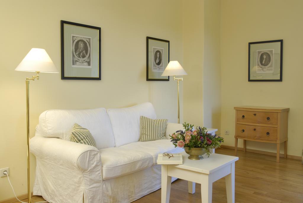 Hotel Schloss & Gut Ulrichshusen ภายนอก รูปภาพ